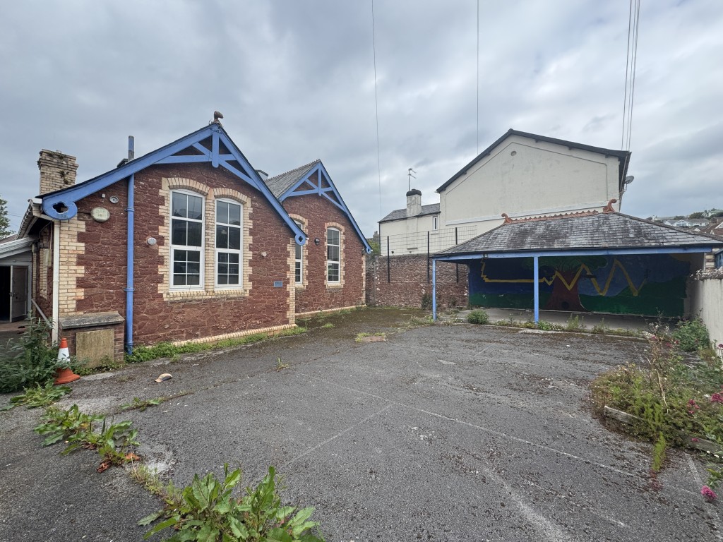 Lot: 26 - DETACHED FORMER SCHOOL HOUSE WITH POTENTIAL - Front of the property showing outside space